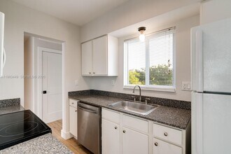 2920 S Le Jeune Rd in Miami, FL - Building Photo - Building Photo