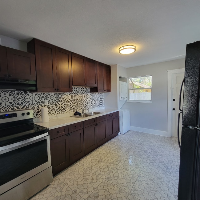 16 N Primrose Dr in Orlando, FL - Foto de edificio - Building Photo