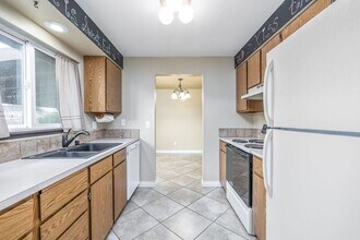 6717 W 1st Ave in Kennewick, WA - Foto de edificio - Building Photo