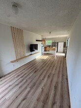 6704 Nagle Ave in Van Nuys, CA - Foto de edificio - Building Photo