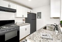 6008 Amberwood Rd photo'