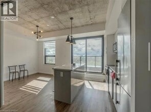 7 Erie Ave in Brantford, ON - Building Photo - Building Photo