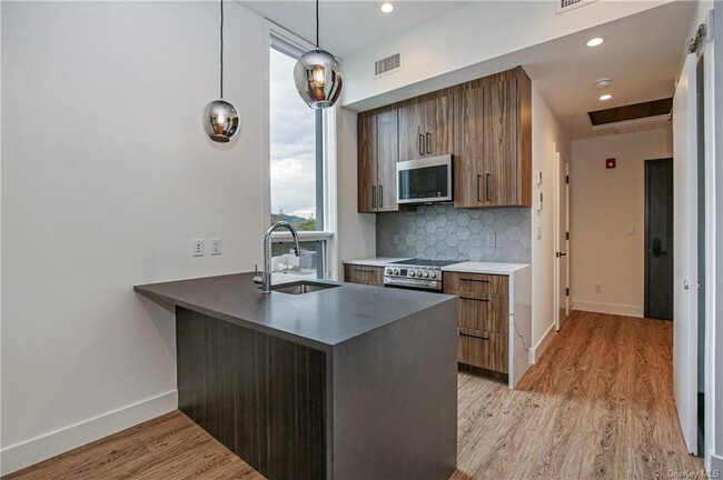 39 Washington Ave, Unit 312 in Pleasantville, NY - Building Photo - Building Photo
