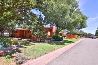 5605 Geneva Ave in Lubbock, TX - Building Photo - Building Photo