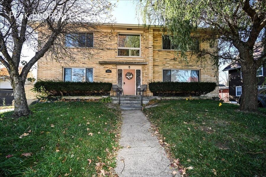 2625 Robertson Ave in Cincinnati, OH - Building Photo