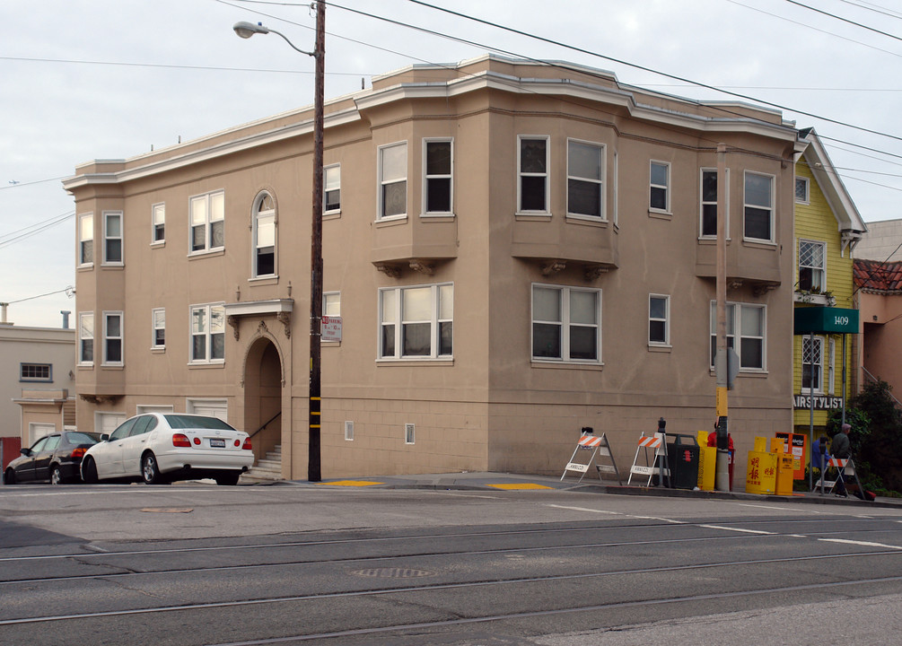 1401 Taraval St in San Francisco, CA - Building Photo