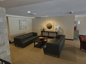400 Thames Pkwy in Park Ridge, IL - Foto de edificio - Building Photo