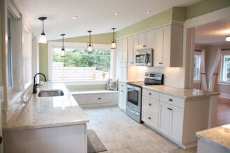 7334 SW 33rd Ave in Portland, OR - Building Photo - Building Photo