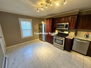 20 Linden St, Unit 1A in Somerville, MA - Foto de edificio - Building Photo