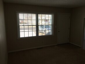 120 Wire Ave in Haysville, KS - Foto de edificio - Building Photo