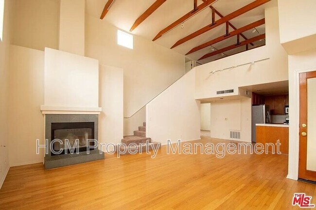 710 Ocean Park Pl S in Santa Monica, CA - Building Photo - Building Photo