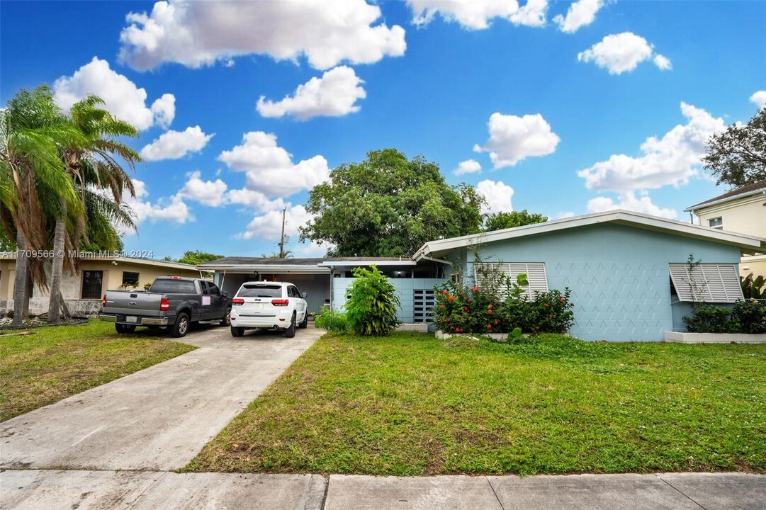 18525 NW 39th Ave in Miami Gardens, FL - Building Photo