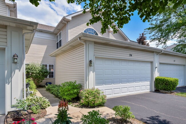 24 N Barton Trail in Batavia, IL - Building Photo - Building Photo