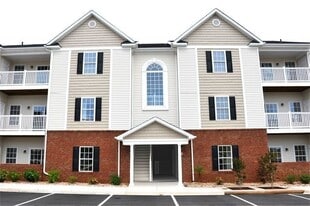 100 Capstone Dr in Lynchburg, VA - Building Photo