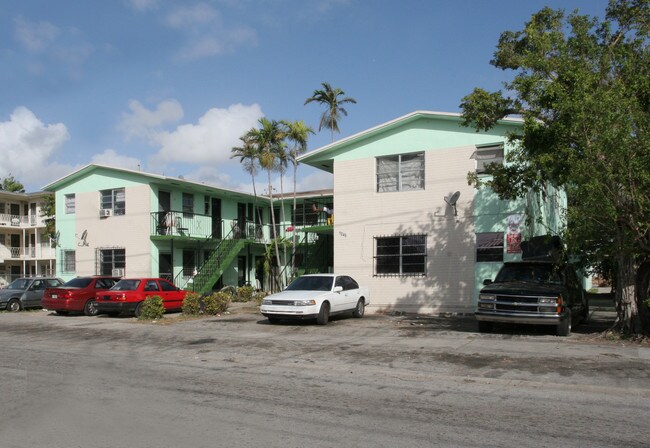 1245 NW 58th St in Miami, FL - Building Photo - Building Photo