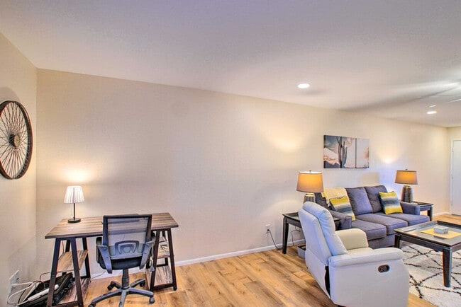 4303 E Cactus Rd, Unit SI ID1386154P in Phoenix, AZ - Foto de edificio - Building Photo