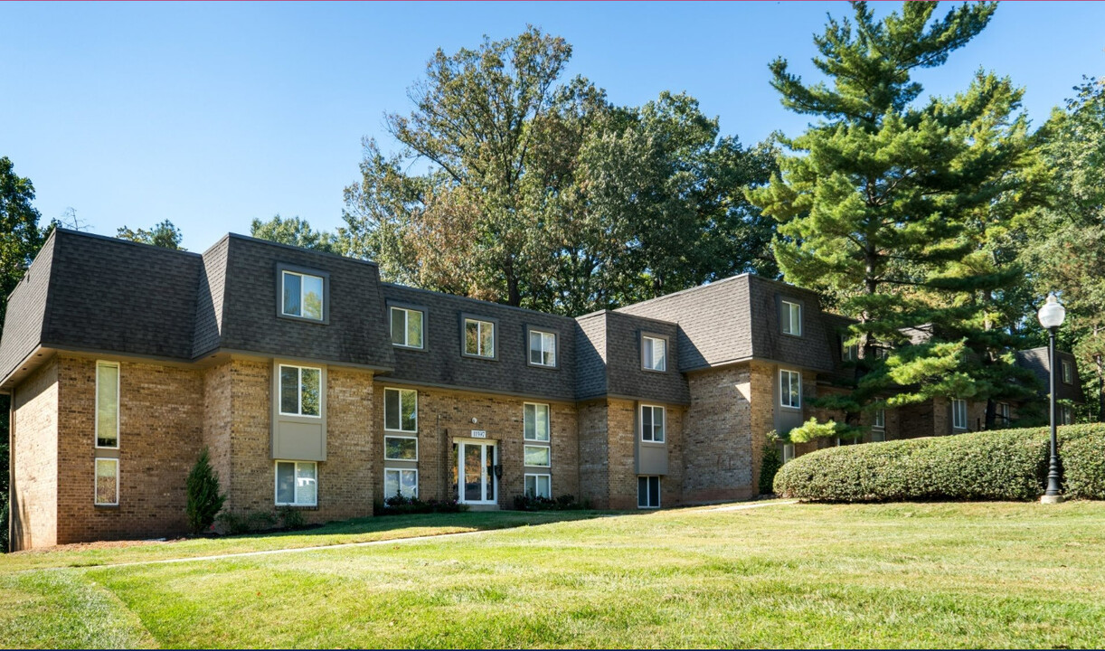 Fairway Apartments in Reston, VA - Building Photo