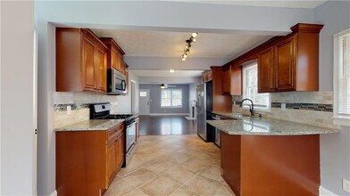 2599 Eastwood Dr in Decatur, GA - Building Photo - Building Photo