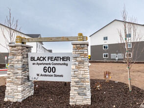 Black Feather Apartments in Idaho Falls, ID - Building Photo - Building Photo