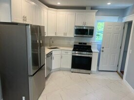 31 Raymond Ave, Unit 1 in Somerville, MA - Building Photo