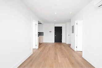 23-33 Astoria Blvd in Queens, NY - Foto de edificio - Building Photo