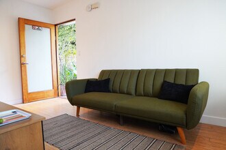 531 Vernon Ave, Unit 1.1 in Venice, CA - Building Photo - Building Photo