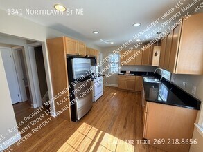 1341 Northlawn St NE in Grand Rapids, MI - Building Photo - Building Photo
