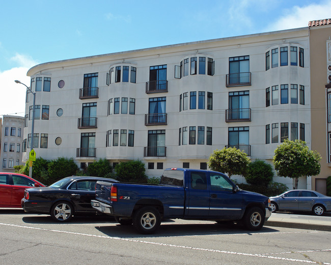 2 Cervantes Blvd in San Francisco, CA - Building Photo - Building Photo