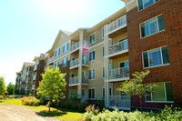 The Crossings at Valley View in Bloomington, MN - Foto de edificio - Building Photo