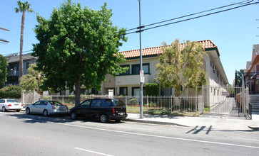 6710 Woodley Ave in Van Nuys, CA - Building Photo - Building Photo