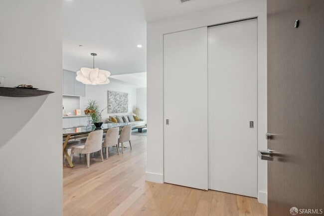 1 Bristol Court, Unit 211 in San Francisco, CA - Building Photo - Building Photo