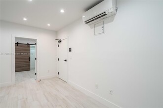 960 Jefferson Ave in Miami Beach, FL - Foto de edificio - Building Photo