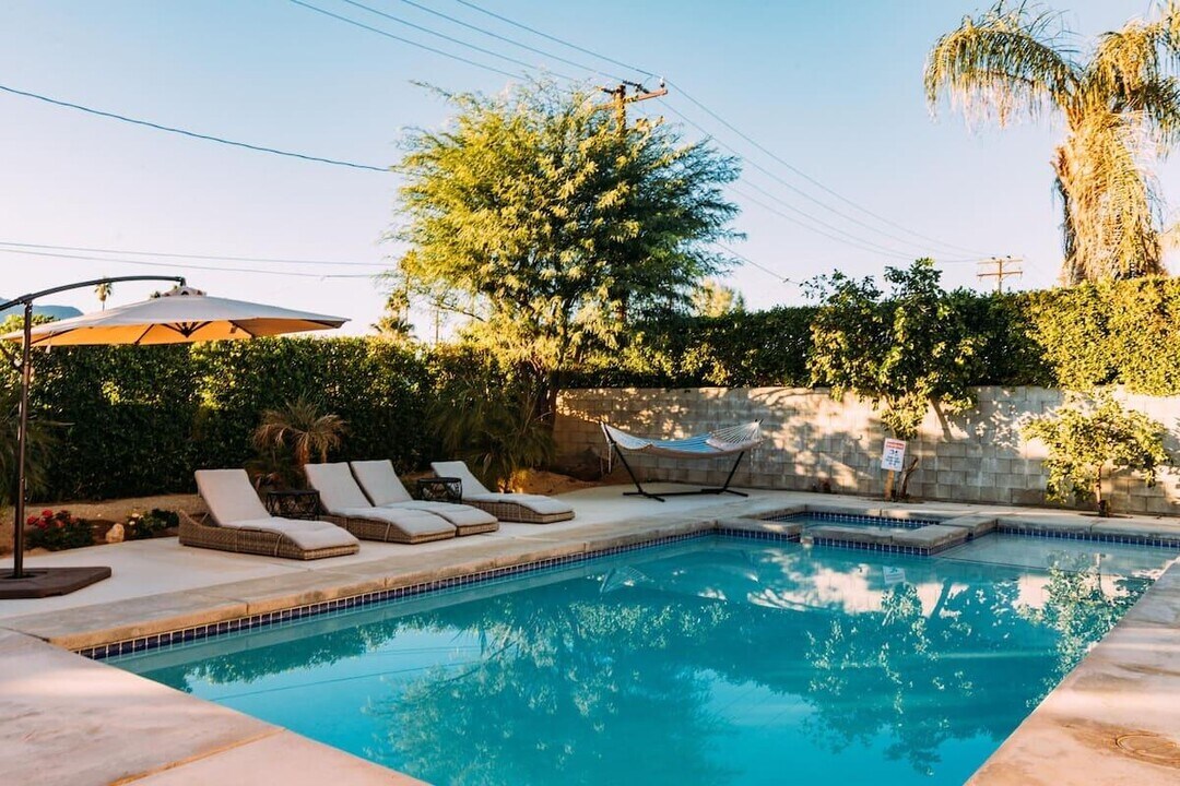 1889 Marguerite St in Palm Springs, CA - Building Photo