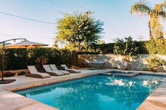 1889 Marguerite St in Palm Springs, CA - Foto de edificio - Building Photo