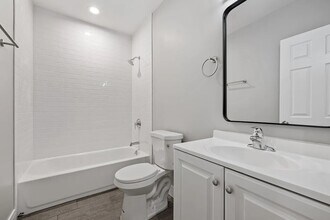 5235 S Indiana Ave, Unit 3 in Chicago, IL - Building Photo - Building Photo