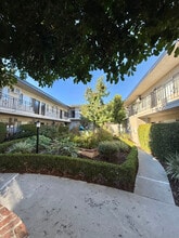 999 Locust St in Pasadena, CA - Foto de edificio - Building Photo