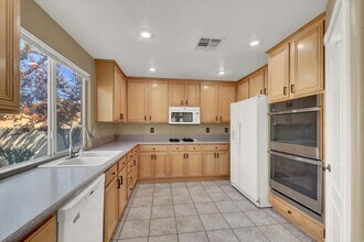 10672 Blue Nile Ct in Las Vegas, NV - Foto de edificio - Building Photo