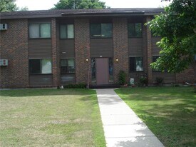 761 S 9th St in Bird Island, MN - Building Photo