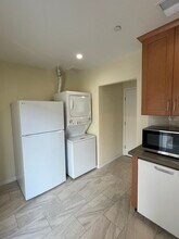 416 Clinton St in Redwood City, CA - Foto de edificio - Building Photo