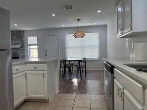 8402 Priest River Dr in Round Rock, TX - Foto de edificio - Building Photo