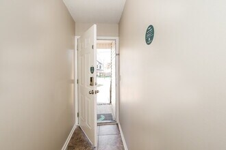 301 Oferrell St in Greensboro, NC - Foto de edificio - Building Photo