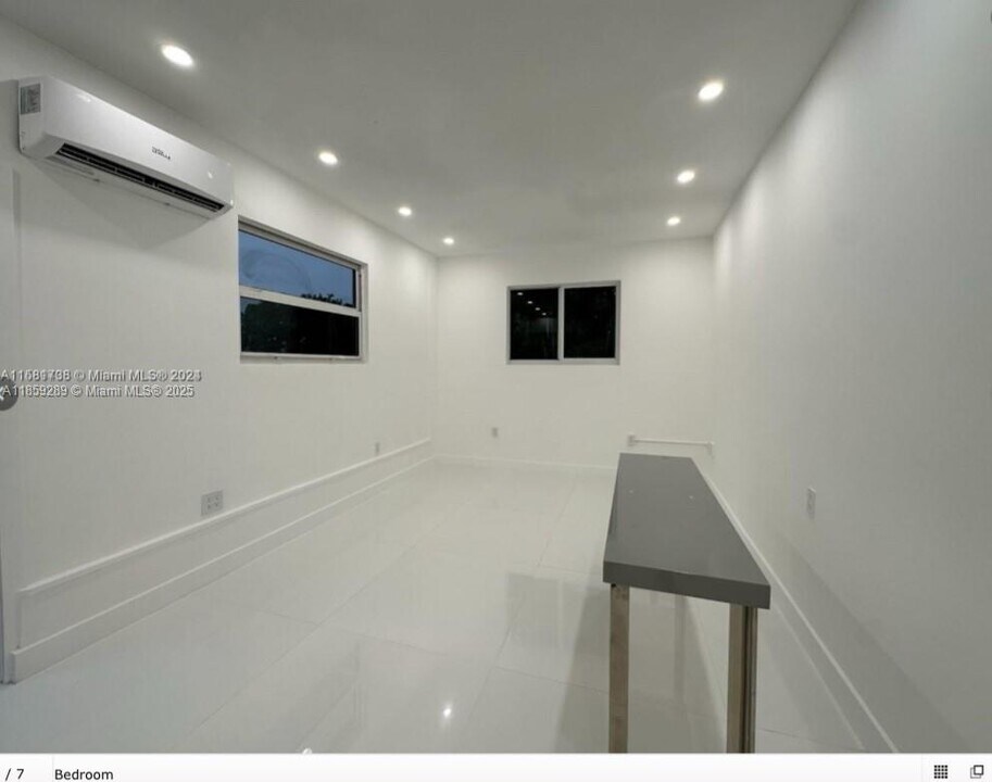 8000 SW 19th St in Miami, FL - Building Photo