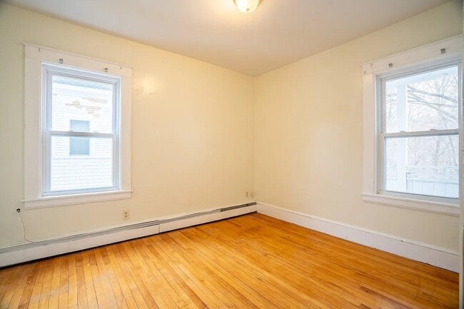 5 Mulberry St in Claremont, NH - Building Photo - Building Photo