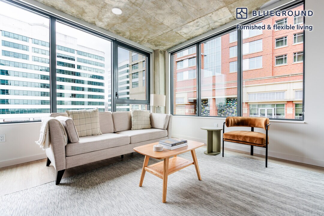 3030 Potomac Ave in Arlington, VA - Building Photo