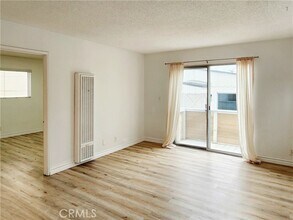 326 10th Pl in Manhattan Beach, CA - Building Photo - Building Photo