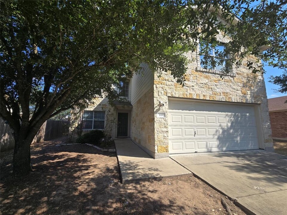 333 Outfitter Dr in Bastrop, TX - Building Photo