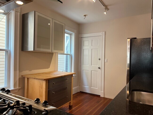 171 Elm St, Unit 1 in Cambridge, MA - Building Photo - Building Photo