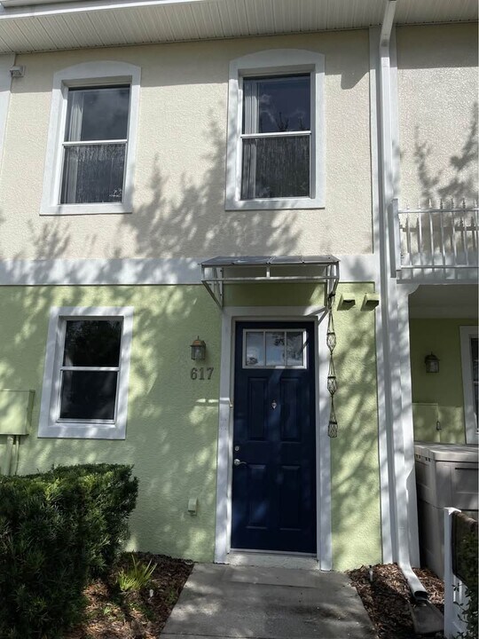 617 Founders Dr in Kissimmee, FL - Foto de edificio