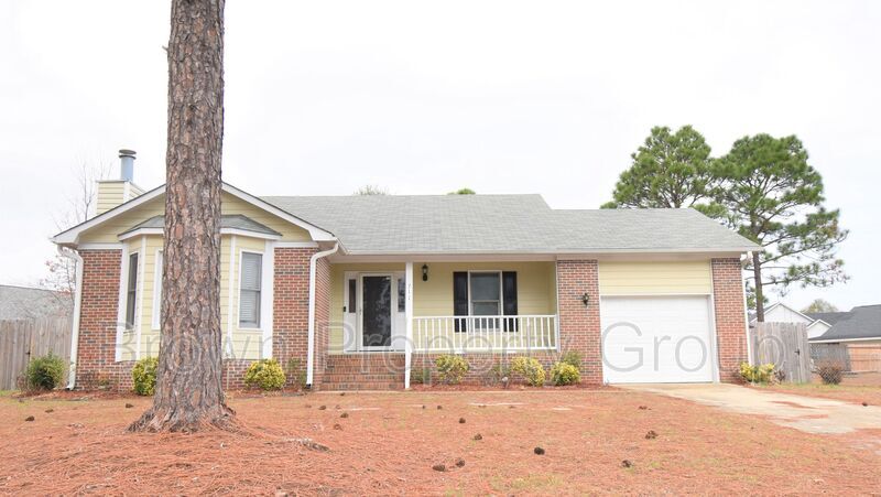 711 Alexwood Dr in Hope Mills, NC - Building Photo