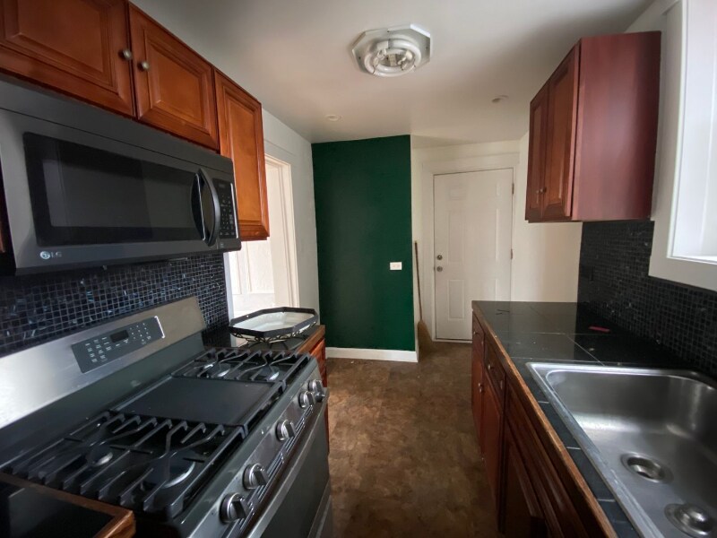 6301 N Washtenaw Ave in Chicago, IL - Building Photo